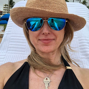 Meet your Posher, Joelle